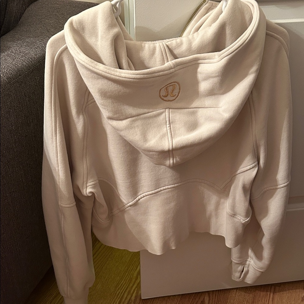 Lululemon Size Xs/S cropped bone scuba with gold zipper/logo - Picture 2 of 4